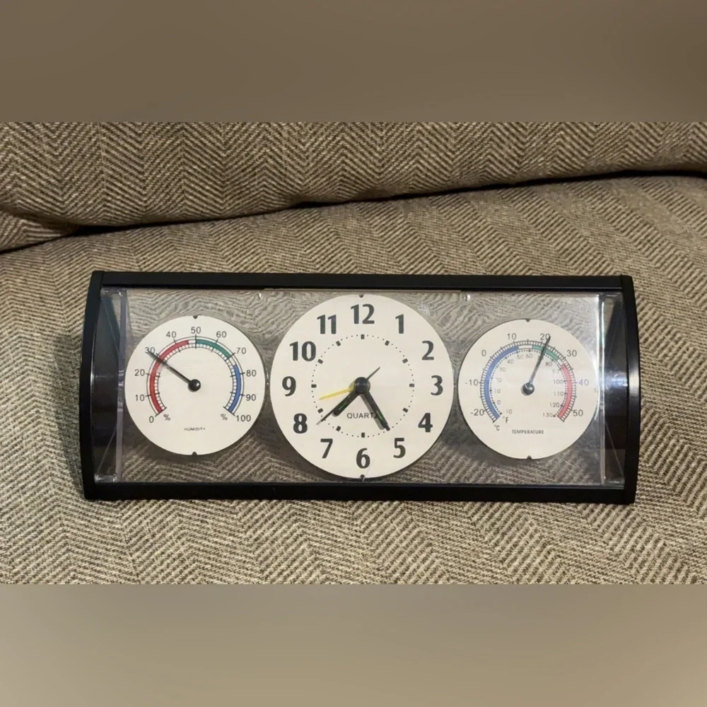 VTG QUARTZ Black and White Wall Clock with Thermometer and Hygrometer